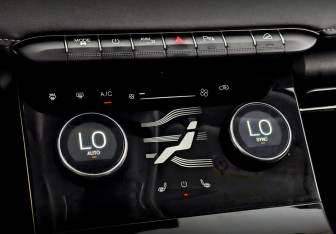 Подержанный автомобиль Exeed LX 2022 года (27 фото)