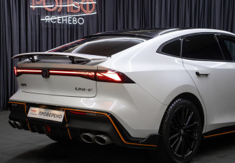 Подержанный автомобиль Changan UNI-V 2023 года (28 фото)