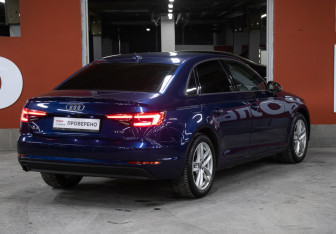 Подержанный автомобиль Audi A4 Sedan 2017 года (5 фото)