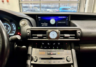 Подержанный автомобиль Lexus IS Sedan 2020 года (20 фото)