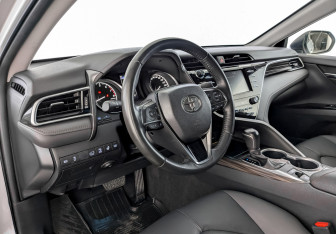 Подержанный автомобиль Toyota Camry Sedan 2020 года (16 фото)