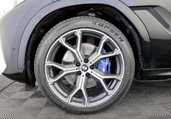 Подержанный автомобиль BMW X6 2021 года (18 фото)
