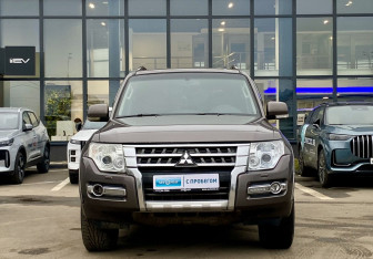 Подержанный автомобиль Mitsubishi Pajero 2011 года (2 фото)