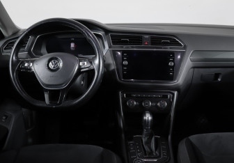 Подержанный автомобиль Volkswagen Tiguan 2018 года (12 фото)