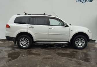 Подержанный автомобиль Mitsubishi Pajero Sport 2013 года (4 фото)