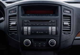 Подержанный автомобиль Mitsubishi Pajero 2007 года (14 фото)