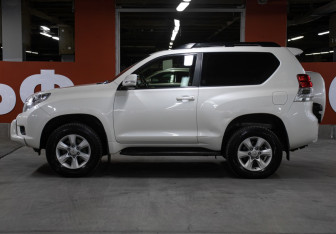 Подержанный автомобиль Toyota Land Cruiser Prado 2012 года (8 фото)