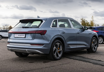 Новый Audi e-tron 2022 (6 фото)