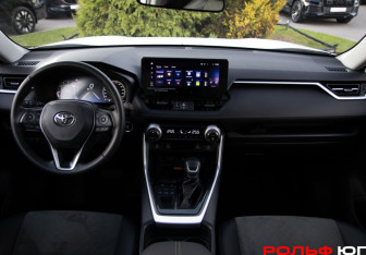 Подержанный автомобиль Toyota RAV4 2025 года (11 фото)