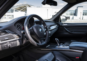 Подержанный автомобиль BMW X5 2011 года (9 фото)