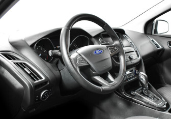 Подержанный автомобиль Ford Focus Sedan 2015 года (11 фото)