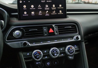 Подержанный автомобиль Genesis G70 2021 года (19 фото)