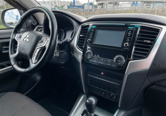 Подержанный автомобиль Mitsubishi L200 2022 года (9 фото)