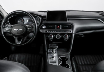 Подержанный автомобиль Genesis G70 2018 года (12 фото)