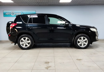 Подержанный автомобиль Toyota RAV4 2011 года (4 фото)