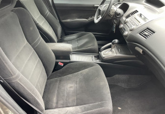 Подержанный автомобиль Honda Civic Sedan 2008 года (9 фото)