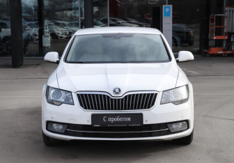 Подержанный автомобиль Skoda Superb Liftback 2013 года (2 фото)