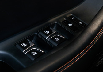 Подержанный автомобиль Changan UNI-K 2023 года (17 фото)