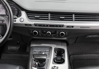 Подержанный автомобиль Audi Q7 2016 года (15 фото)