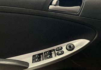 Подержанный автомобиль Hyundai Solaris Sedan 2015 года (16 фото)