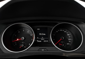 Подержанный автомобиль Volkswagen Tiguan 2018 года (13 фото)