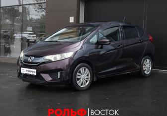Подержанный автомобиль Honda Fit 2013 года (3 фото)