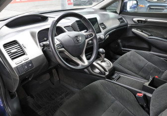 Подержанный автомобиль Honda Civic Sedan 2010 года (16 фото)