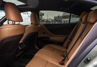 Подержанный автомобиль Lexus ES 2021 года (14 фото)