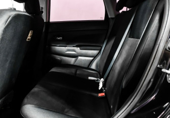 Подержанный автомобиль Mitsubishi ASX 2012 года (8 фото)