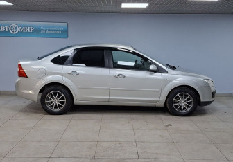 Подержанный автомобиль Ford Focus Sedan 2006 года (4 фото)