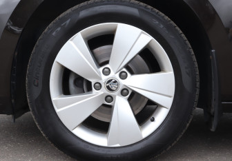 Подержанный автомобиль Skoda Superb Liftback 2015 года (24 фото)