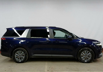 Подержанный автомобиль Kia Carnival 2021 года (4 фото)