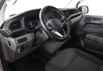 Подержанный автомобиль Volkswagen Caravelle 2021 года (9 фото)