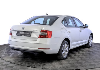 Подержанный автомобиль Skoda Octavia Liftback 2018 года (5 фото)