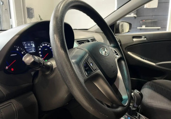 Подержанный автомобиль Hyundai Solaris Sedan 2015 года (12 фото)