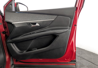 Подержанный автомобиль Peugeot 3008 2018 года (24 фото)