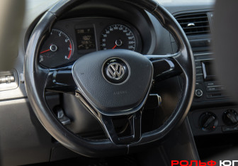 Подержанный автомобиль Volkswagen Polo Sedan 2018 года (11 фото)