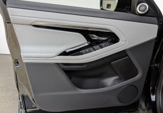 Подержанный автомобиль Land Rover Range Rover Evoque 2022 года (19 фото)