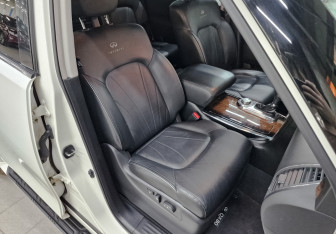 Подержанный автомобиль Infiniti QX80 2014 года (24 фото)