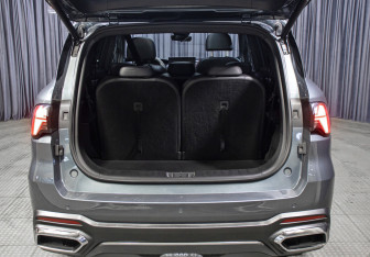 Подержанный автомобиль Geely Okavango 2024 года (11 фото)