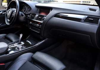 Подержанный автомобиль BMW X4 2015 года (9 фото)