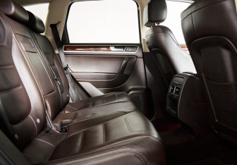 Подержанный автомобиль Volkswagen Touareg 2011 года (11 фото)