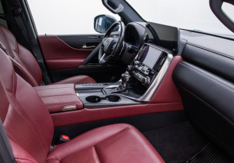 Подержанный автомобиль Lexus LX 2022 года (9 фото)