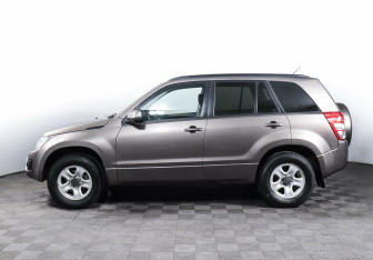 Подержанный автомобиль Suzuki Grand Vitara 2013 года (3 фото)