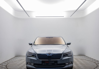 Подержанный автомобиль Skoda Superb Liftback 2019 года (2 фото)