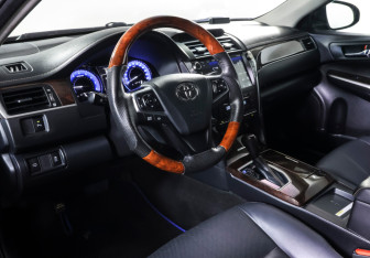 Подержанный автомобиль Toyota Camry Sedan 2017 года (14 фото)