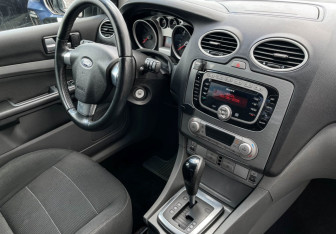 Подержанный автомобиль Ford Focus Sedan 2010 года (9 фото)