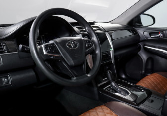 Подержанный автомобиль Toyota Camry Sedan 2016 года (14 фото)