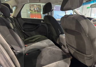 Подержанный автомобиль Ford Focus Sedan 2007 года (12 фото)