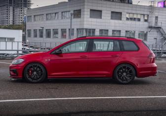 Подержанный автомобиль Volkswagen Golf R Wagon 2018 года (8 фото)